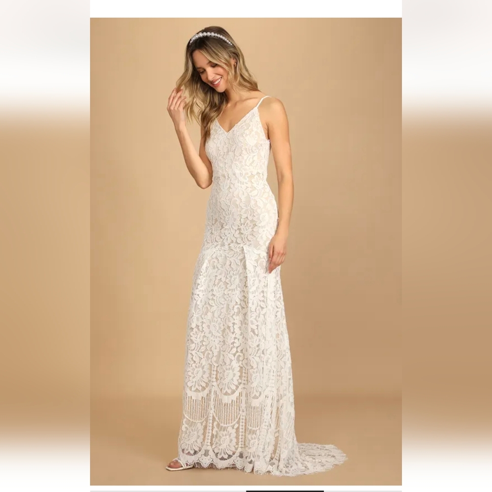 Elegant White Lace Dress - Picture 3 of 10
